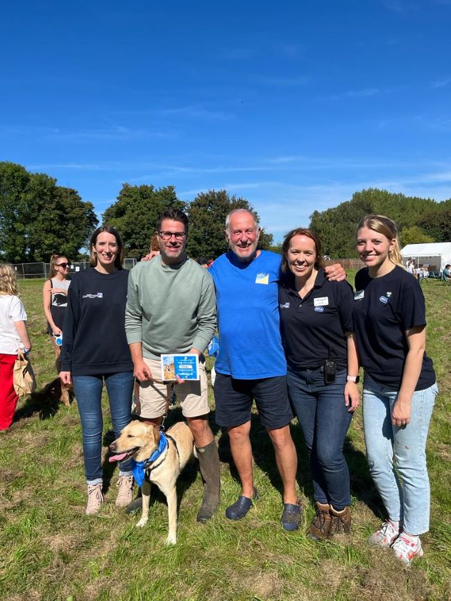 Bath Cats and Dogs Home team with Dr James Greenwood 